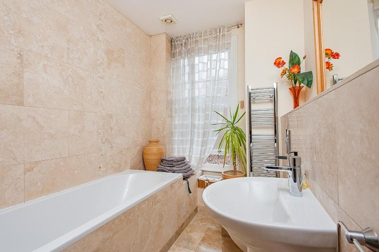 יורק Priory House Apartments מראה חיצוני תמונה